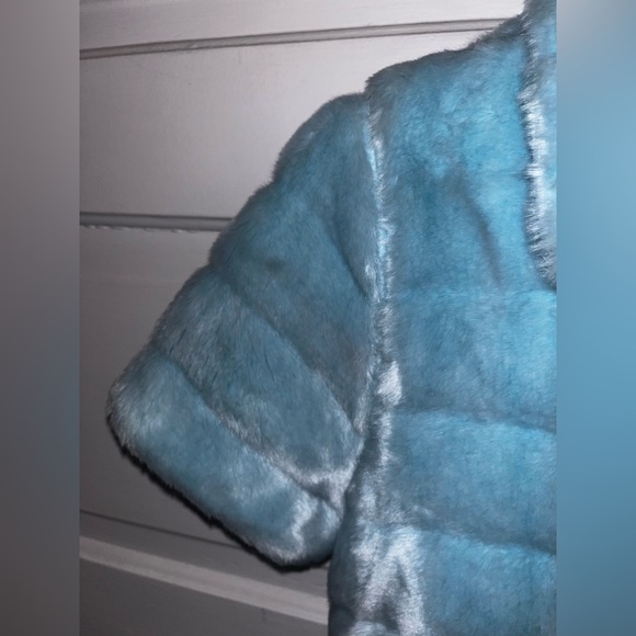 Cute Faux Fur Cropped Coat - Picture 2 of 2